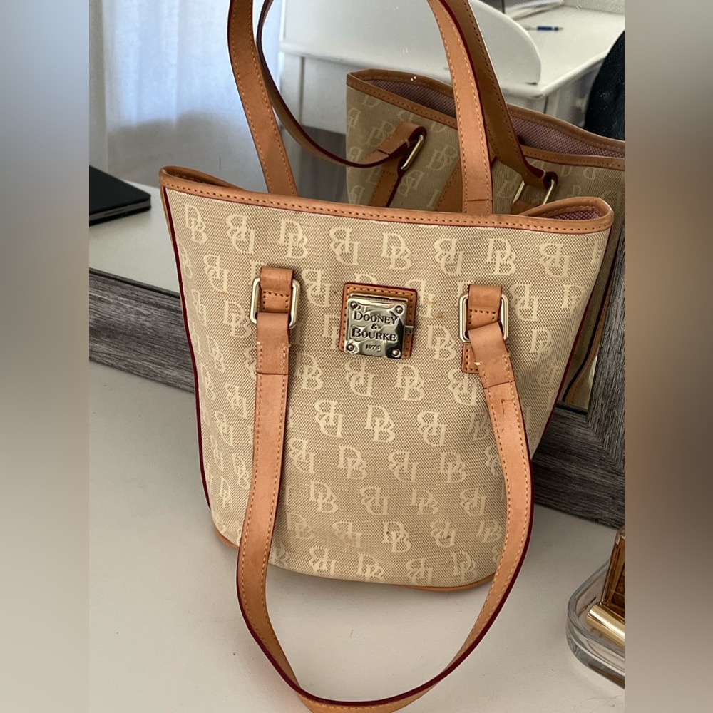 Vintage dooney & Bourke bag